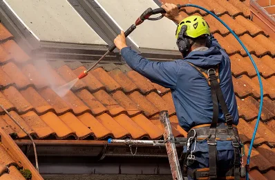 Démoussage et hydrofuge de toiture à Combas